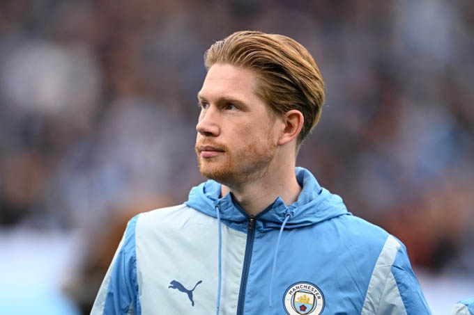 7. Kevin De Bruyne: Tiền vệ người Bỉ là trụ cột của Man City nhiều năm qua. De Bruyne sở hữu 103 bàn thắng cùng 167 pha kiến ​​tạo trong màu áo đội chủ sân Etihad. De Bruyne cũng đang bước vào năm cuối hợp đồng.